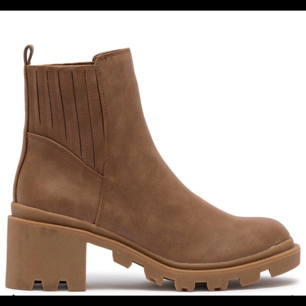 Report Chelsea boots